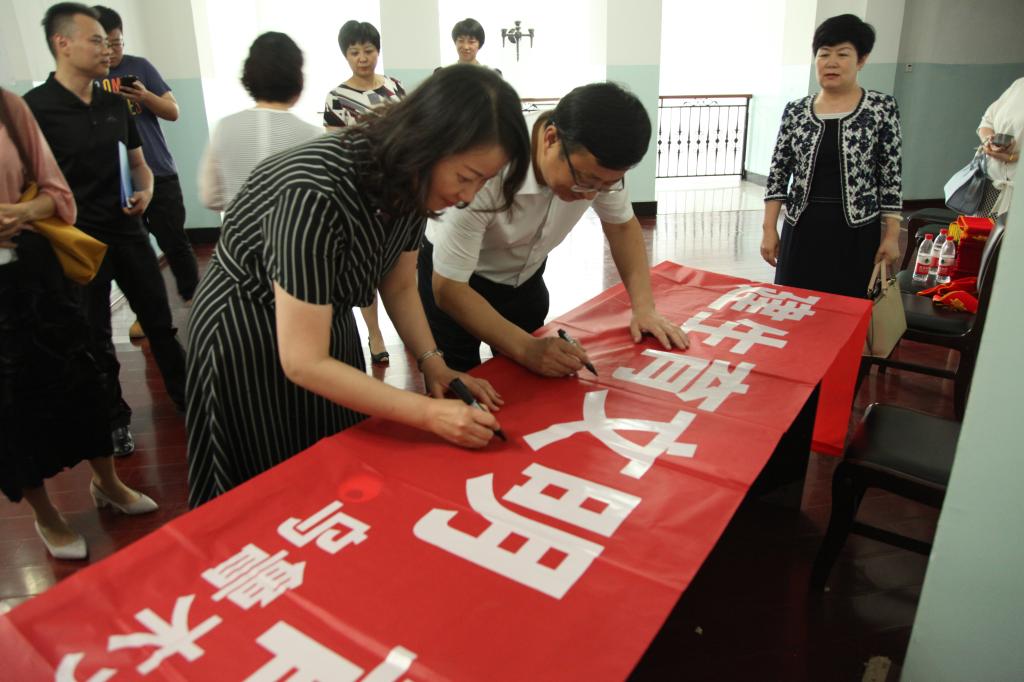 新疆医科大学公卫学院承办“乌鲁木齐市青春健康进高校启动仪”圆