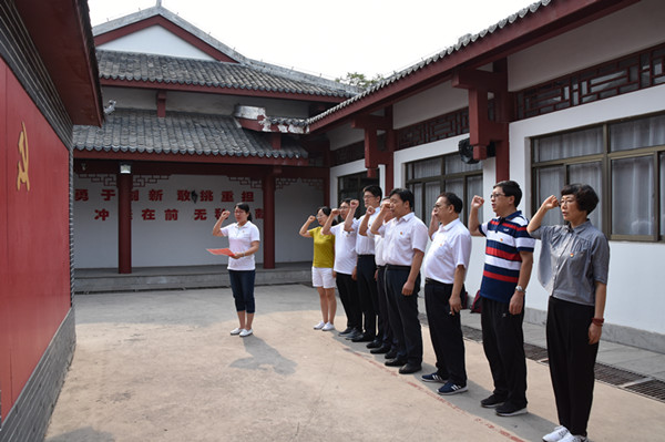 潍坊学院领导带领机关党委进行党性教育培训